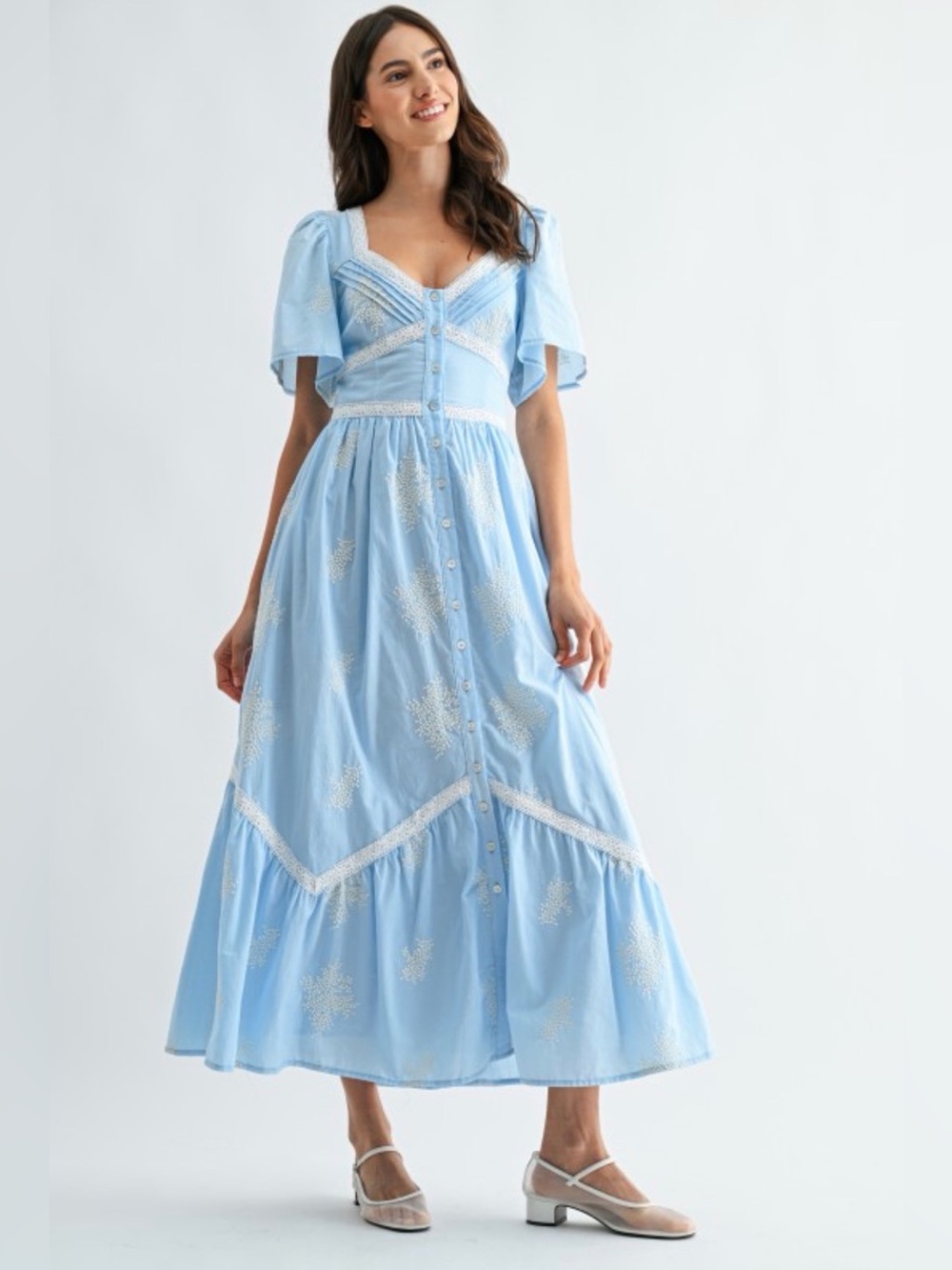 Oía Sky Blue Button-Front Midi Dress with Lace Trim